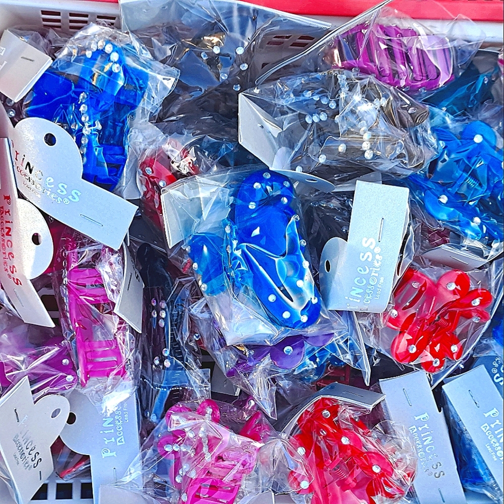 50 pieces brand new Woman hair accessories and fashion jewelry mix bundle